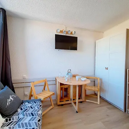 Rénové Aux Pieds Avec Balcon Aux Menuires - Fr-1-344-997
